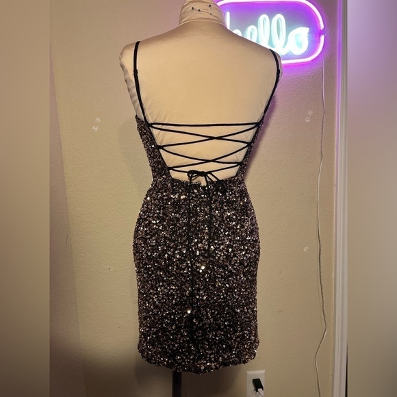 Ashley Lauren -Sequins Cocktail Dress- Euphoria/NYE DRESS - Picture 2 of 9